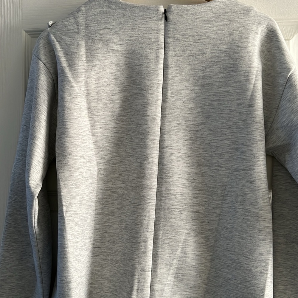 Banana Republic thermal Gray Long Sleeve Top with Knot Detailšā·ļøšŗ - Picture 4 of 6